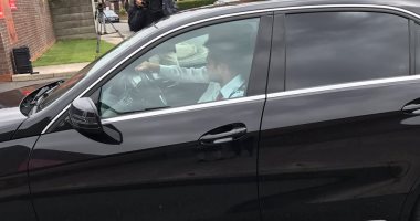 شاهد.. وكيل محمد صلاح يصل نادى ليفربول لإعلان الصفقة
