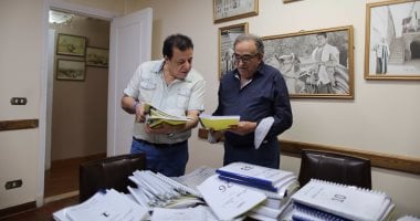 عاطف بشاى ورئيس"مسافرون" يختاران أفضل سيناريو فى مسابقة الجمعية..السبت