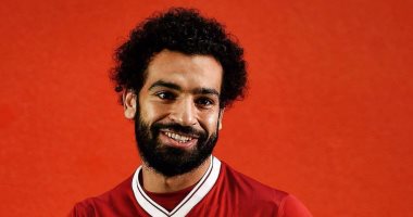 بالفيديو.. محمد صلاح يرتدى قميص رقم 11 فى ليفربول