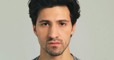 أدم بوتشى يتعاقد على بطولة المسلسل الدرامى Halt and Catch Fire