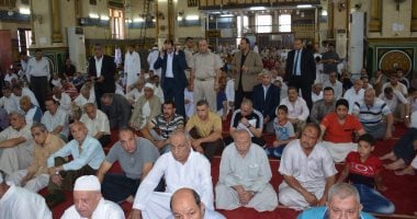 بالصور .. محافظ الدقهلية يلتقى بالمواطنين بالمنصور و يأمر بإزالة عقار مخالف 