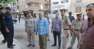 بالصور.. مدير أمن البحيرة يفاجئ الخدمات الأمنية بمحيط الكنائس فى دمنهور