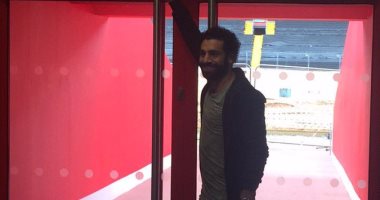 بالصور.. محمد صلاح يظهر فى ملعب "الآنفيلد" لأول مرة