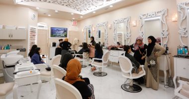 بالصور.. فى نيويورك مسلمات يتحضرن للعيد بزيارة صالون تجميل للنساء فقط
