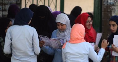 طلاب الثانوية العامة يبدأون اختبار مادة الإحصاء فى آخر أيام الامتحانات
