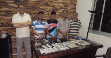 بالصور.. سقوط شقيقين يعملان فى قطر وبحوزتهما تمثال و4 قطع فرعونية