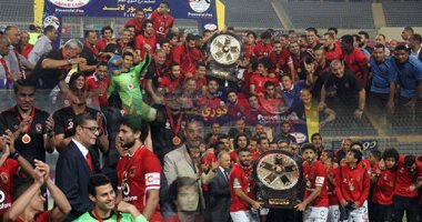 لاعبو الأهلى يحتفلون بالدرع الـ39 عبر تويتر