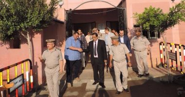 بالصور .. مدير الأمن يتفقد الخدمات الأمنية ويهنئ الضباط والأفراد بالعيد