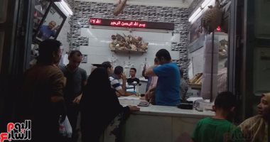 بالصور.. اقبال علي  محال الفسيخ و الرنجة في الشرقية 