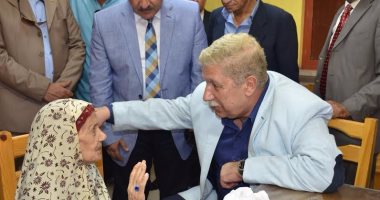 بالصور.. محافظ الإسماعيلية يزور دار رعاية أيتام