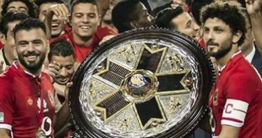 عماد متعب ينشر صورته مع الكابيتانو ويهنئ المصريين بعيد الفطر 