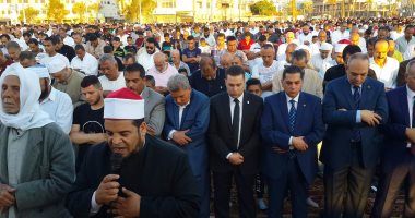 بالصور.. الآلاف يؤدون صلاة عيد الفطر المبارك فى بورسعيد