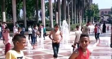 أمن حديقة الأزهر يمنع دخول الأطفال بألات التنبيه ومسدسات الخرز