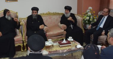 بالصور .. قساوسة بني سويف يهنئون المحافظ بعيد الفطر المبارك