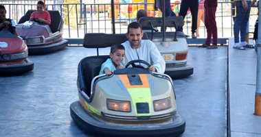 زحام وفرحة واحتفالات فى ثانى أيام عيد الفطر بحديقة الفسطاط