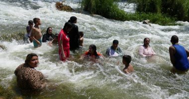 بالفيديو والصور.. شلالات القناطر الخيرية "مصيف الغلابة" فى العيد