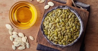 زيت اللب الأبيض أحدث صيحة فى علاج حب الشباب.. اعرف ازاى تستخدمه