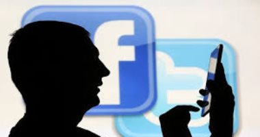 صحيفة أمريكية: خدمة الأخبار المدفوعة على "فيس بوك" تضر بصناعة النشر.. هافنجتون بوست: انتقادات لسيطرة عمالقة التكنولوجيا على "الأخبار"..  وزوكربيرج ربما يكون لديه أجندة خفية فى ظل منافسة جوجل وآبل
