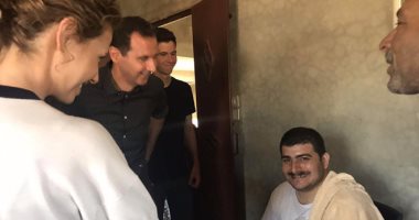 بالفيديو والصور.. بشار الأسد وعائلته يزورون جرحى الجيش السورى فى ريف حماة