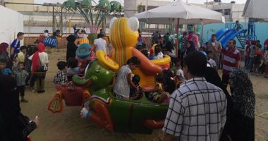 بالصور.. أهالى العريش يعاودون الاحتفال بالعيد فى "الساحة" بعد غياب 37عاما