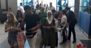 بالفيديو والصور..مطار الغردقة يستقبل أولى الرحلات القادمة من لبنان وعلى متنها 89 سائحا
