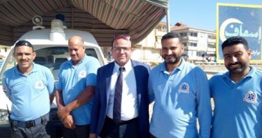 "شهامة ولاد البلد".. مسعف بدمياط ينقذ 12 مصابًا بعد سقوطهم فى ترعة السلام