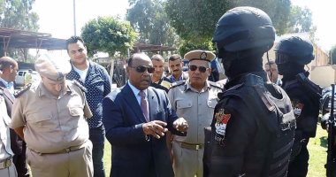 مدير أمن الغربية يتفقد مركزى شرطة المحلة والنجدة ويجتمع بالضباط