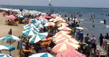 بالفيديو.. إقبال المصطافين على شواطئ رأس البر.. وإنقاذ 60 زائر من الغرق