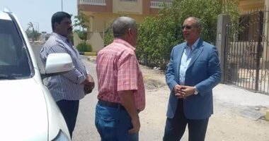 بالصور .. محافظ البحر الأحمر يتفقد منطقة الهلال بمدينة الغردقة 