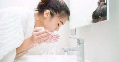ما هو تنظيف البشرة المزدوج وكيف ولماذا نحتاج لتطبيقه؟