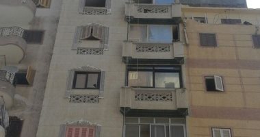 إخلاء العقارين المقابلين لعقار الأزاريطة عقب بلاغ بحدوث ميل بهما