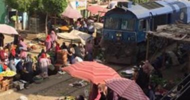 بالصور.. مزلقان الدلجمون بالغربية يهدد سلامة المواطنين ومطالبات ببناء جدار