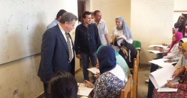 جولة مفاجئة لرئيس جامعة بنها للاطمئنان على سير العمل فى الدورات التطبيقية