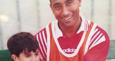 شاهد.. نجم الأهلى "ياسر ريان" بصحبة نجله لاعب الداخلية