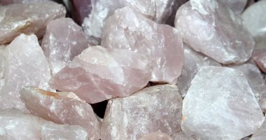 ضبط 2 طن من أحجار خام الذهب خلال حملة تنقيب بأسوان