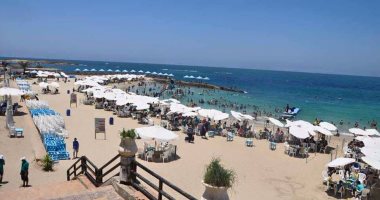بالصور.. إقبال كبير على شواطئ الإسكندرية ونسبة إشغال الفنادق 100%