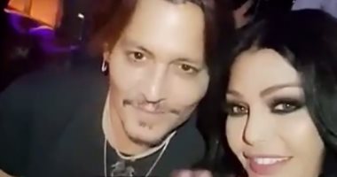 شاهد.. حديث ضاحك يجمع هيفاء وهبى وجونى ديب فى لندن