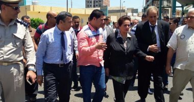 بالصور.. محافظ البحيرة تتفقد مواقف السيارات بشكل مفاجىء