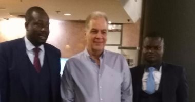بالصور.. رئيس كابس يونايتد يزور بعثة الزمالك قبل موقعة الأحد