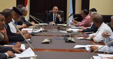 محافظ البحر الأحمر يناقش تعريفة الركوب الجديدة لخطوط النقل