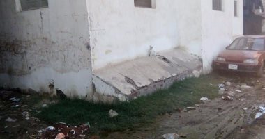 أهالى منية دمياط يشكون طفح مياه الصرف الصحى وسوء حالة الطرق الداخلية