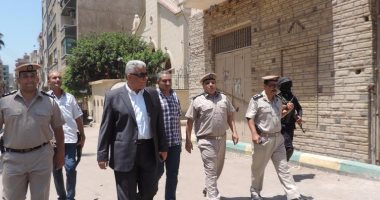 بالصور.. مدير أمن البحيرة يتفقد الحالة الأمنية بمجمع مواقف دمنهور