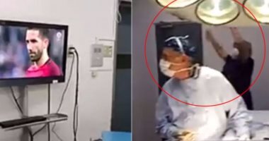 أطباء بتشيلى يشاهدون مباراة كرة قدم أثناء إجرائهم عملية جراحية
