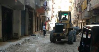 محافظ الإسكندرية يأمر برصف شارع الجمعية ويطبق غرامات على السائقين و السريحة  