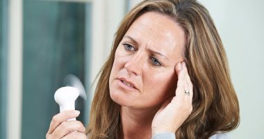 أعراض سن اليأس للنساء.. التعرق الليلى واضطراب الحالة المزاجية