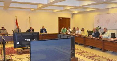 محافظ بنى سويف يبحث الاستفادة من الجمعيات الأهلية فى تحسين مستوى الخدمات