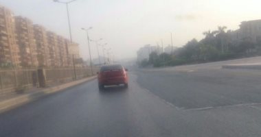 قارئ يرصد سيارة بدون لوحات معدنية فى طريق المعادى