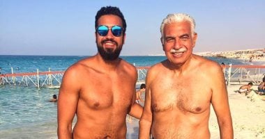 شاهد.. أحمد نظيف فى الساحل الشمالى بـ"المايوه"