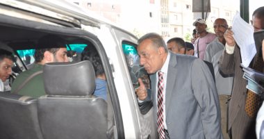 محافظ الجيزة يقود حملة لإعادة الانضباط للشارع ومتابعة التزام السائقين بالتعريفة
