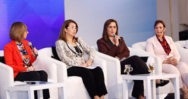 بالصور.. وزيرة التضامن: 46٪ من موظفى الوزارة سيدات.. وشرف ليا إنى مكان عائشة راتب
